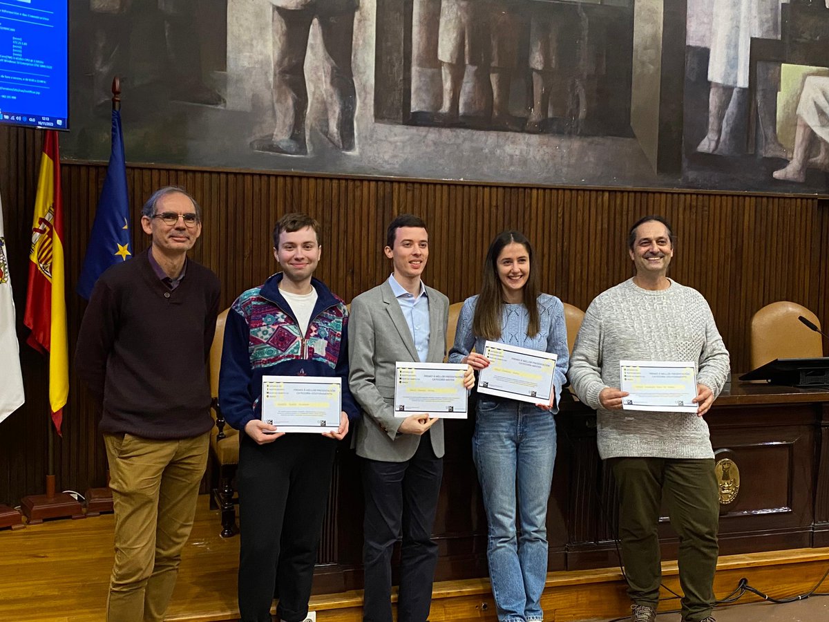 Aquí están os premiados da IIII Edición da XINQ. 
Categoría Máster: Paula Cambeses Franco e David Montoto Pintos 
Categoría Doutoramento: Andrés Duque Villaverde e Stella Hernández Faria de Moraes