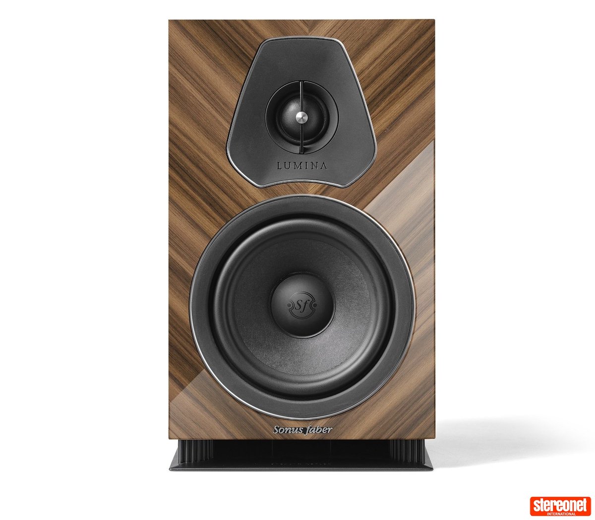 StereoNETUK's tweet photo. The new Lumina Amator standmount and floorstanding loudspeakers from @SonusFaberRus 👉 https://t.co/jco90y8VDN 

#hifinews #hifiaudio #audiophile #stereonet #snuk @FinesoundsUK @NapthinePorter #loudspeakerdesign #hifispeakers #highendhifi #highendaudio #hifi #italianstyle https://t.co/EAi2M0wgFZ