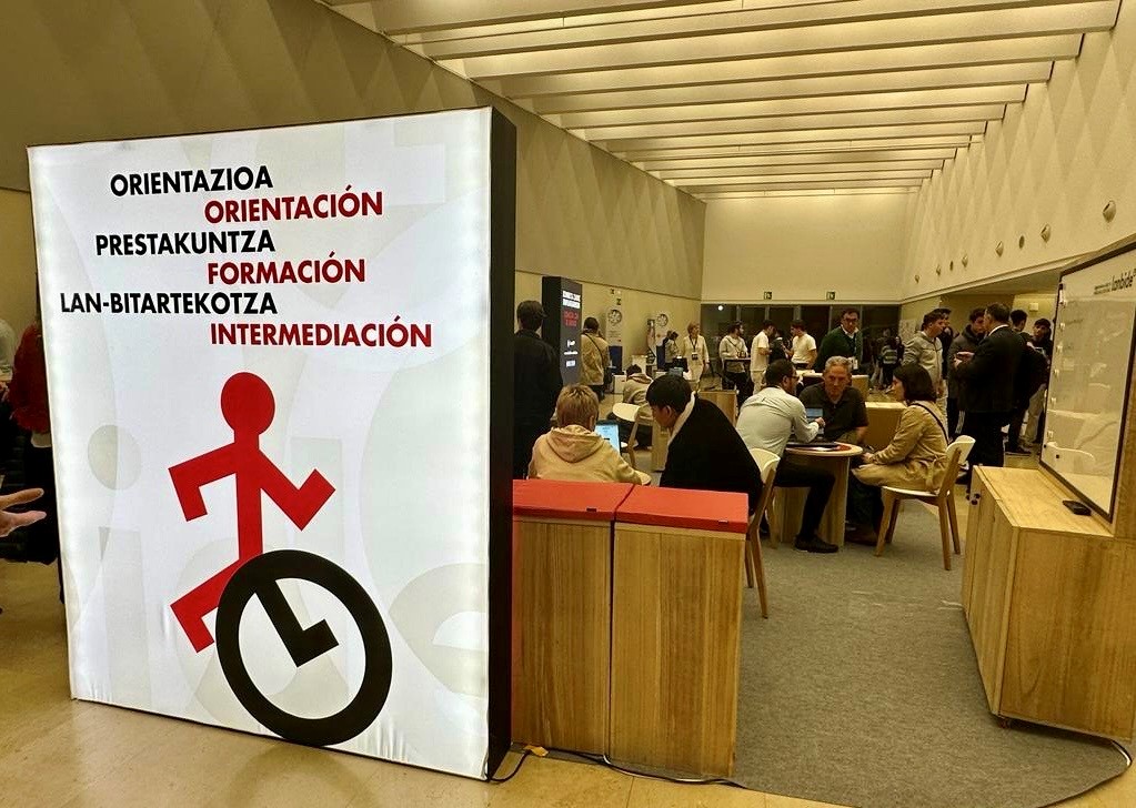 Ekonomia_ejgv's tweet photo. ⬆️#EkonomiaSoziala sustatzen #FESLAN23-an, Enplegu Azoka eta Ekonomia Sozialaren Kogresuan, #Euskadiko ekonomia eta susperraldi sozialerako funtsezko enpresa-segmentua.
📍Azaroak 16 eta 17. Donostia
ℹ https://t.co/3g0rGOcQUA
#SomosEconomíaSocial @IdoiaMendia https://t.co/OEFwk8v0gi