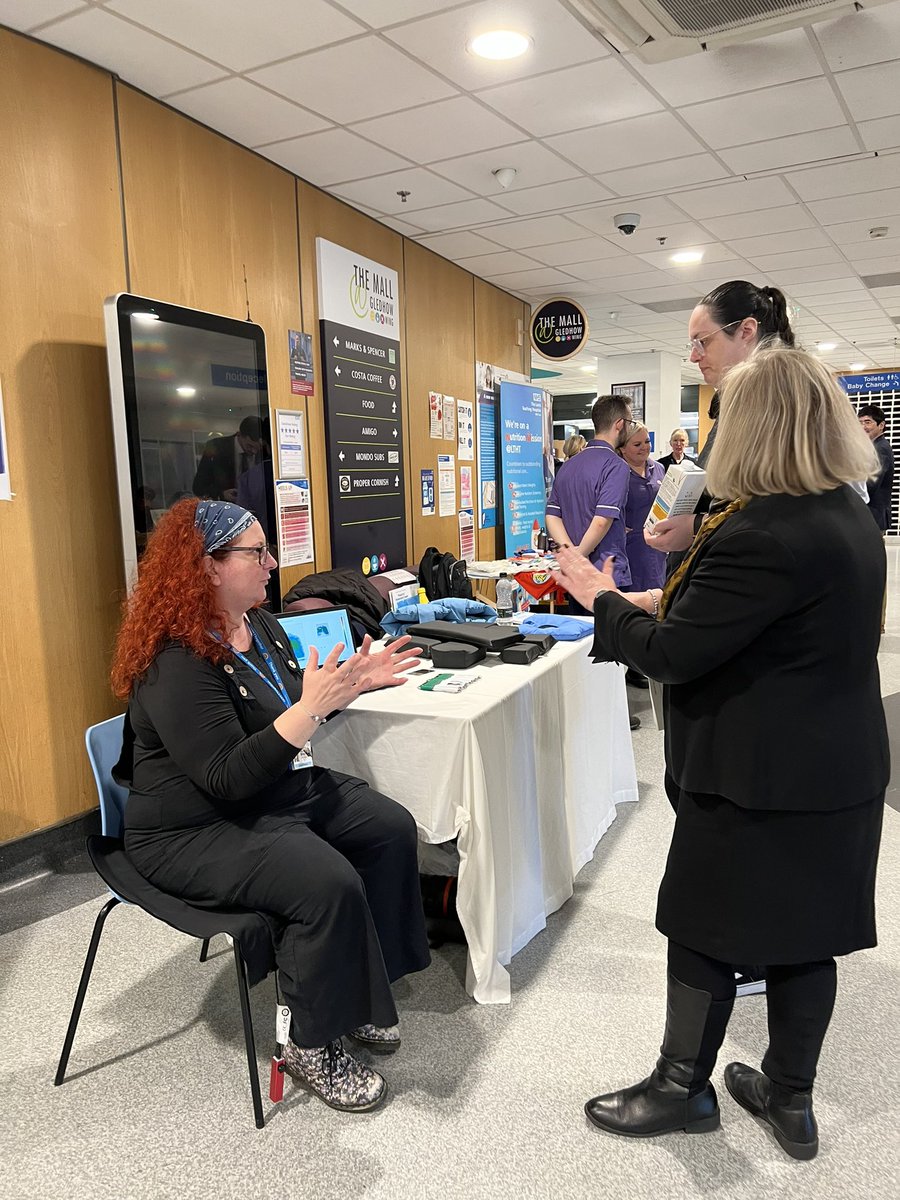 LTH_TissueVia's tweet photo. Great morning on the stands at Gledhow Wing SJUH as part of #stopthepressure talking about #makeverycontactcount βπ https://t.co/3eNWaVlES0