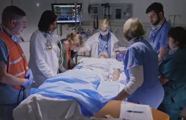 WesElyMD's tweet photo. Families mourned &amp; Docs Cried on ICU rounds

🔹3 DEATHS in one morning
🔹3 times we did “THE PAUSE”
🔹A voluntary 30-60 sec unscripted bedside silence
🔹Do it for the patient
🔹Do it for yourself
🔹Do it for your team members

Pass it on…The Pause🙏

APP: https://t.co/P6QWZlpf6j https://t.co/8NnhIkZinV