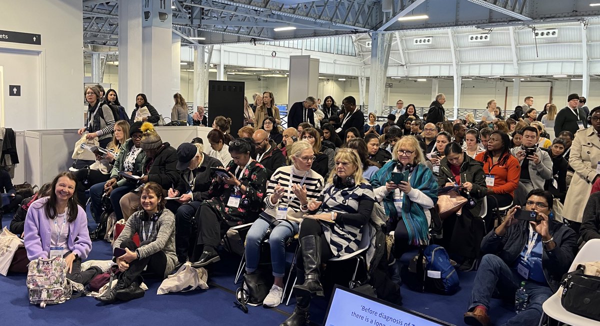lowcarbGP's tweet image. Hurrah I’m so grateful you came!! Huge queue and even people sitting on the floor THANK YOU 🙏 🙏🙏#DPC2023 London, Olympia it’s huge!   Health care professionals are interested in improving lifestyle look! @BritSocLM