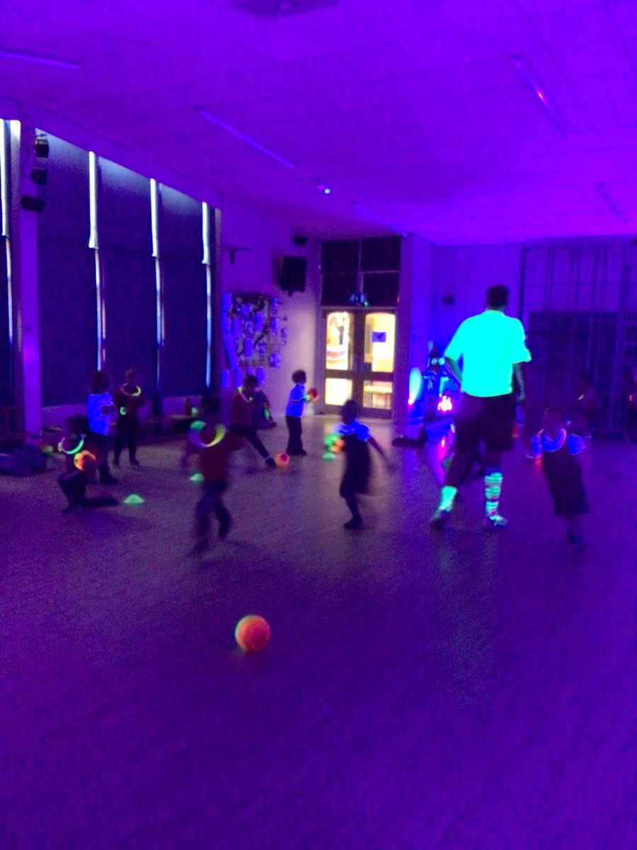 clifton_class2's tweet photo. GLO DODGEBALL DAY🏃🏽‍♀️🕺🏼🌞 https://t.co/Jh00rFG3Mz