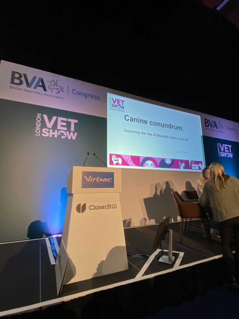 Having fun bumping into friends and ex colleagues here this morning at #londonvetshow @VetShow, getting in my CPD hours.