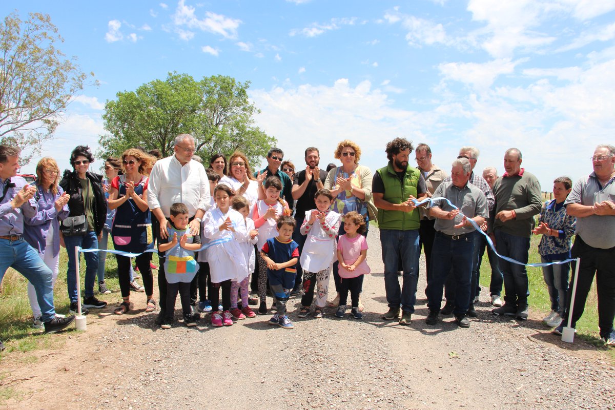 #CaminosDeLaRuralidad 🛣🚜🐄🏡

Inauguramos nuevas trazas en el departamento Castellanos 🤝

🚜🌾Suman un total de casi 33 mil metros que favorecerá al aparato productivo de Sunchales, Colonia Aldao y Bauer y Sigel.

+info👇
santafe.gov.ar/noticias/notic…