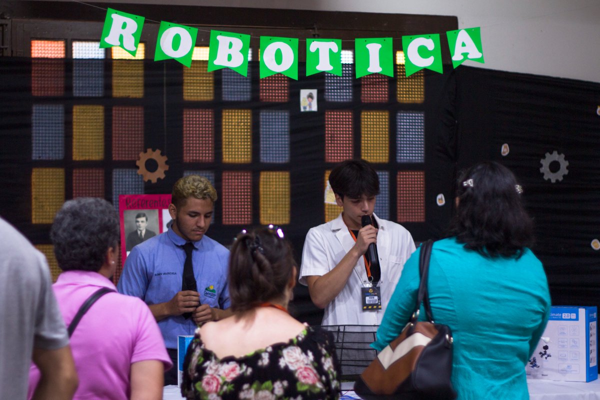 FPEscuelas's tweet photo. ¡Ciencia y tecnología en nuestra segunda feria pedagógica de Cerrito!  👩🏻‍🔬👨🏻‍🔬

En la exposición, nuestros alumnos socializaron sus proyectos innovadores relacionados en hotelería, turismo, química, robótica y mucho más. https://t.co/XfjgSNBTot