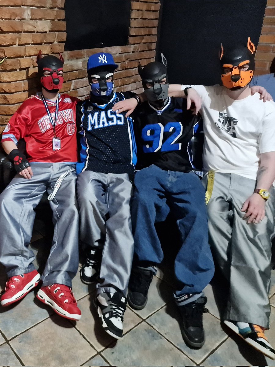 Four musketeers sk8er pups at #PoznanPuppySocial
#baggy #baggyjeans #sk8erboy