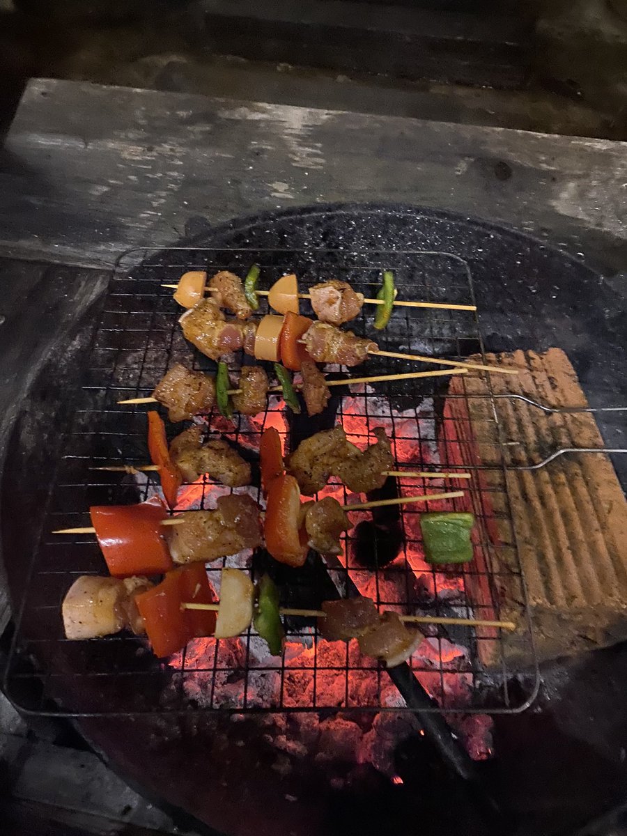TrngHun27484610's tweet photo. Thời tiết lạnh và làm một bửa thịt nướng thì còn gì bằng⛺️
Hôm nay mới cả nhà thưởng thức một bửa tiệc đơn sơ cùng em nhá🤤#datlat #traveling #party https://t.co/Hq3ObqT4CO