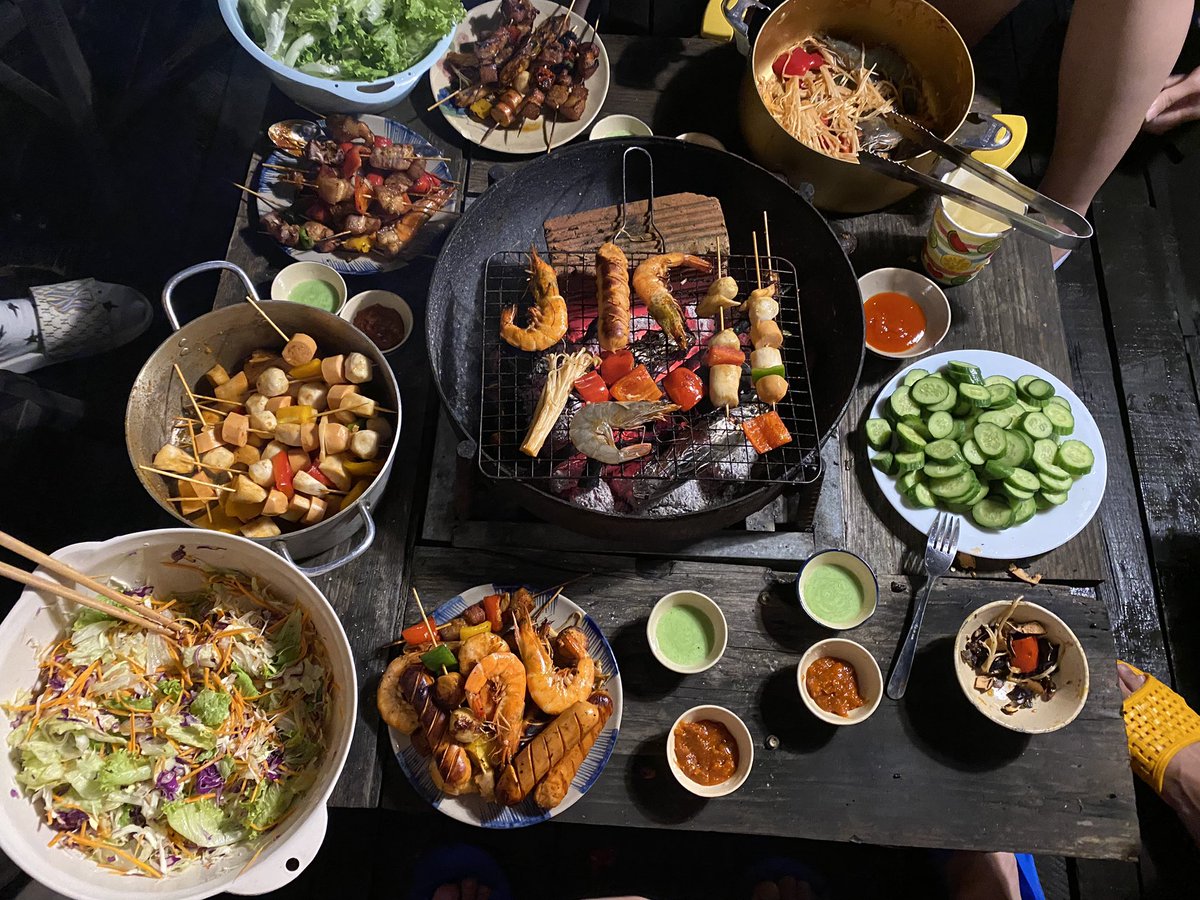 TrngHun27484610's tweet photo. Thời tiết lạnh và làm một bửa thịt nướng thì còn gì bằng⛺️
Hôm nay mới cả nhà thưởng thức một bửa tiệc đơn sơ cùng em nhá🤤#datlat #traveling #party https://t.co/Hq3ObqT4CO