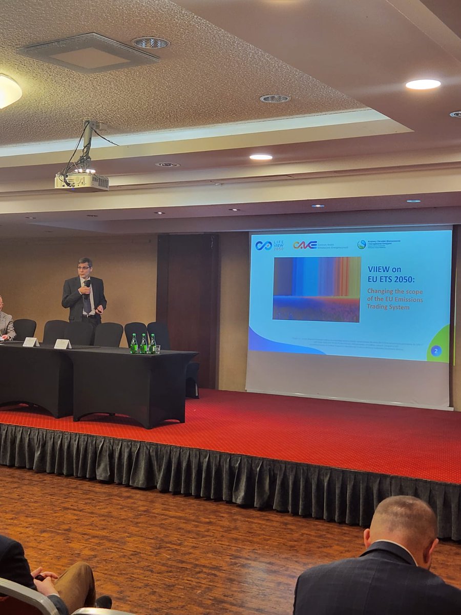 climate_cake's tweet photo. 📊 16.11.2023🎤Igor Tatarewicz - nasz ekspert CAKE ds. modelowania sektora energetycznego przedstawił prezentację pt.:
📌 "Potencjał wytwarzania zielonego wodoru w kontekście #transformacji sektora #energii do 2050 r."
#LIFEVIIEW2050 #LIFEProgramme #wodór #KOBIZE #IOŚPIB @NFOSiGW https://t.co/MmgSQnSuiI