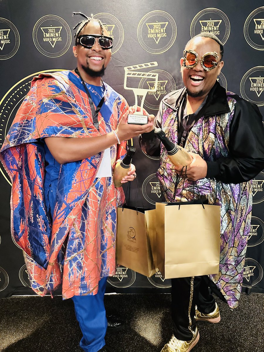 ZiikiSouthside's tweet photo. A big congratulations to the @billionaires_za for their BIG win at the #EminentVideoMusicAwards for โBest Group Videoโ ๐๐พ๐๐
#BestGroupVideo #Awards #TheBillionaires #EVMAS23 https://t.co/QP5nvNHZUd