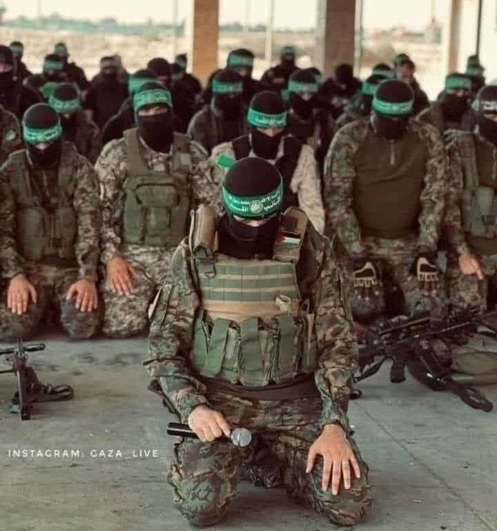 لماذا تُنكرون إرهاب #حماس وهي أخطرُ قوةٍ إرهابيةٍ على وجه الأرض.

#حماسُ التي أقضّت المضاجع، وعكّرت الصفو، وأقلقت النُّوَّم، وبدّدت الأحلام، وقطّعت ما أمر به الحالِمون أن يوصل، ألا تستحق أن تحمل مسمّى: #حماس_الإرهابية

وهل غيرُ حماس قوةٌ ضاربةٌ تُرهب عدوَّ الله على وجه الأرض!