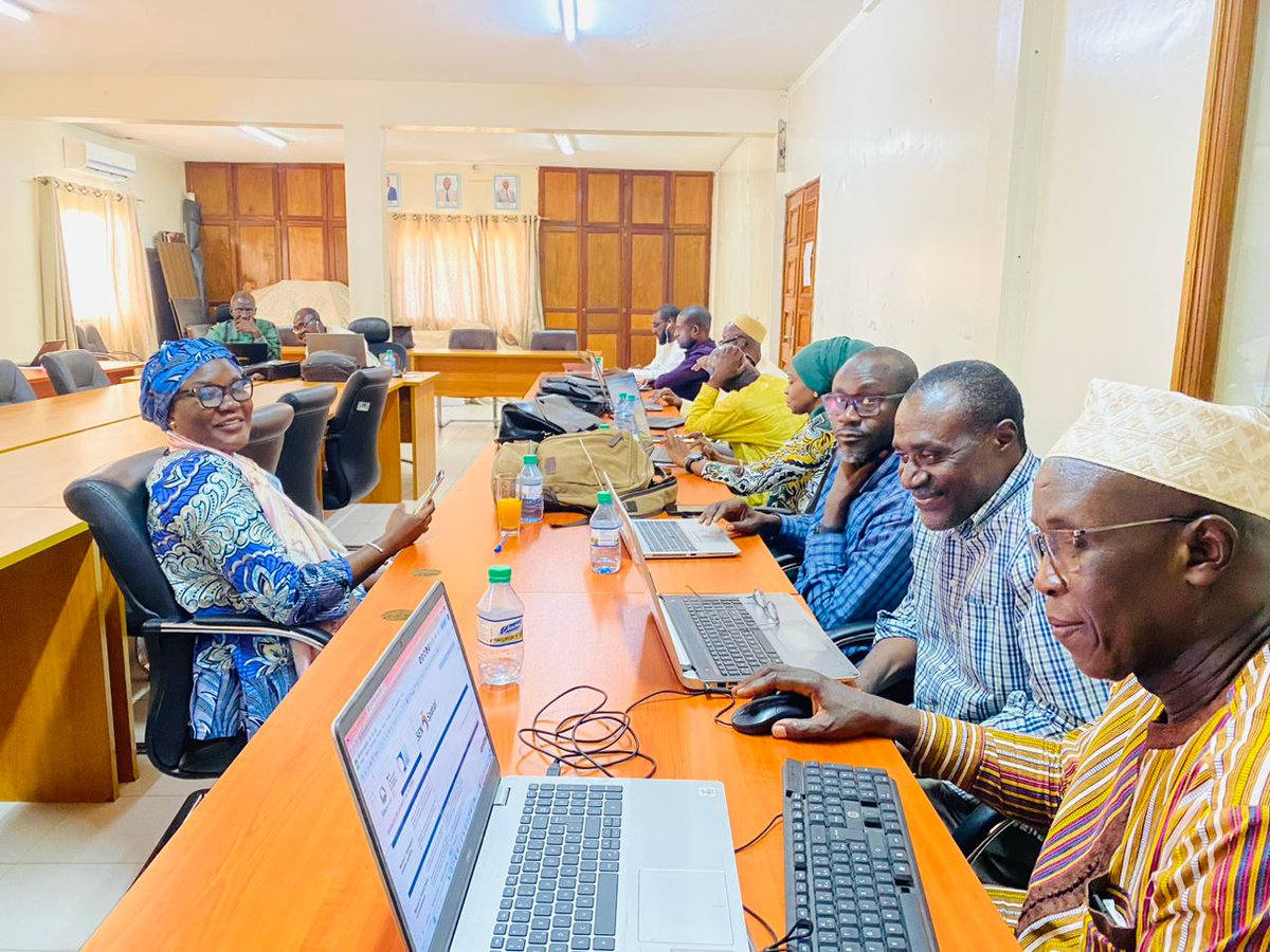 FranceoSenegal's tweet photo. 📚🚀 En route pour une aventure éducative innovante ! #senspatial
👉 Élaboration de kits pédagogiques en #sciences et #géographie autour des données satellitaires avec 18 experts, par le SIMEN @221men. 
#education #numerique #innovation https://t.co/6COM9tvbcj