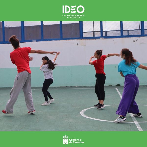 JuventudCanaria's tweet photo. ✨Jóvenes del CIEM Valle Tabares disfrutando de distintos talleres de danza y actividades colaborativas 🎵💃.
📌Actividad enmarcada en el proyecto de convivencia intergeneracional "ContagiARTE", creado e impartido por alumnado del @teatrovictoria  y con apoyo de la @CajaCanarias https://t.co/YLvI4ugMa5