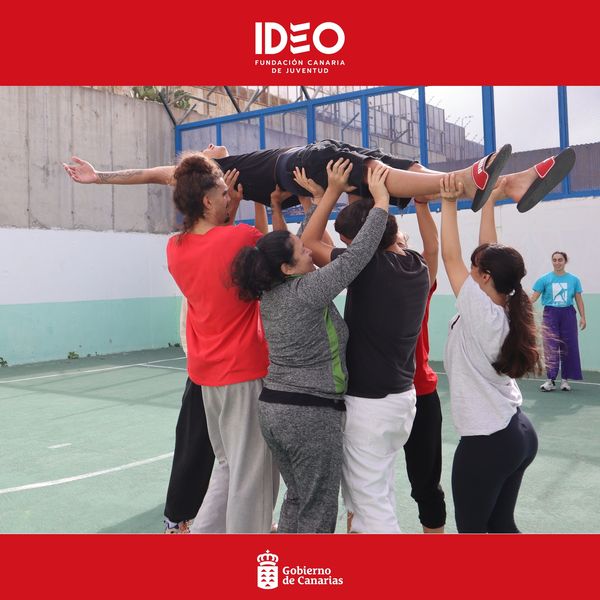 JuventudCanaria's tweet photo. ✨Jóvenes del CIEM Valle Tabares disfrutando de distintos talleres de danza y actividades colaborativas 🎵💃.
📌Actividad enmarcada en el proyecto de convivencia intergeneracional "ContagiARTE", creado e impartido por alumnado del @teatrovictoria  y con apoyo de la @CajaCanarias https://t.co/YLvI4ugMa5
