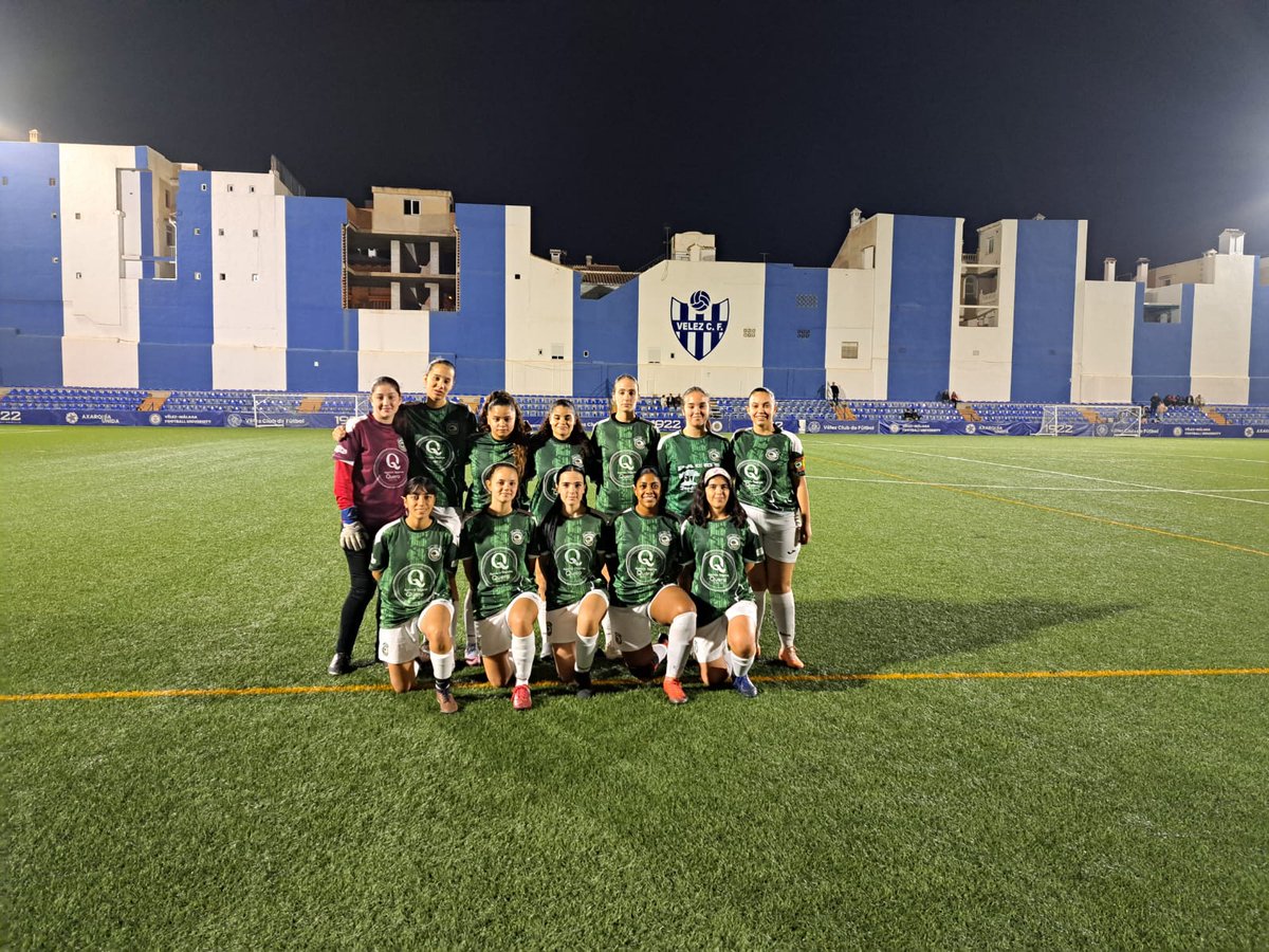 Candor_CF's tweet photo. Las jugadoras del primer equipo senior femenino dirigidas por Patri, sufrieron una contundente derrota frente al Vélez Club de Fútbol en un partido muy complicado para las nuestras.
#CandorCF #wonderfulclub #creandoclub #SeniorFem https://t.co/ADTLXOeIyg