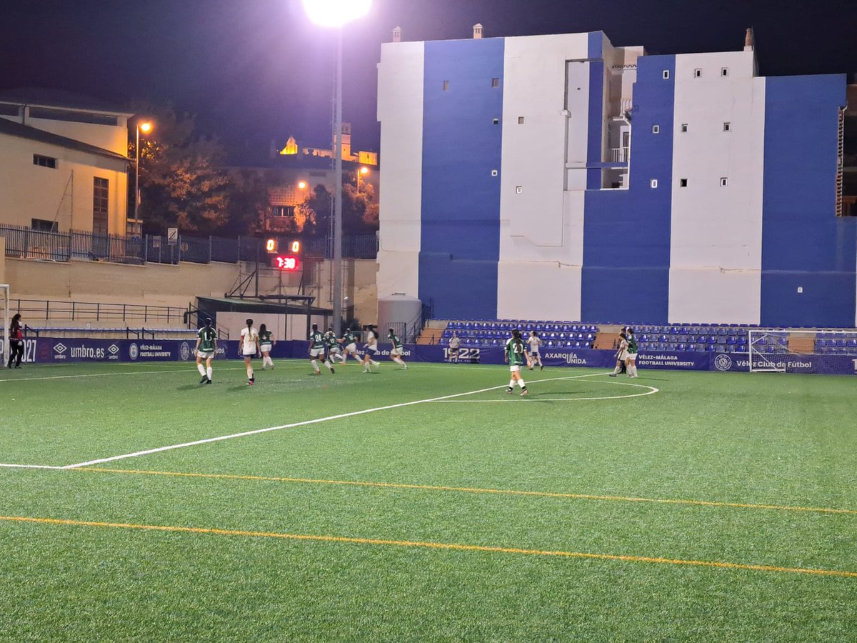 Candor_CF's tweet photo. Las jugadoras del primer equipo senior femenino dirigidas por Patri, sufrieron una contundente derrota frente al Vélez Club de Fútbol en un partido muy complicado para las nuestras.
#CandorCF #wonderfulclub #creandoclub #SeniorFem https://t.co/ADTLXOeIyg
