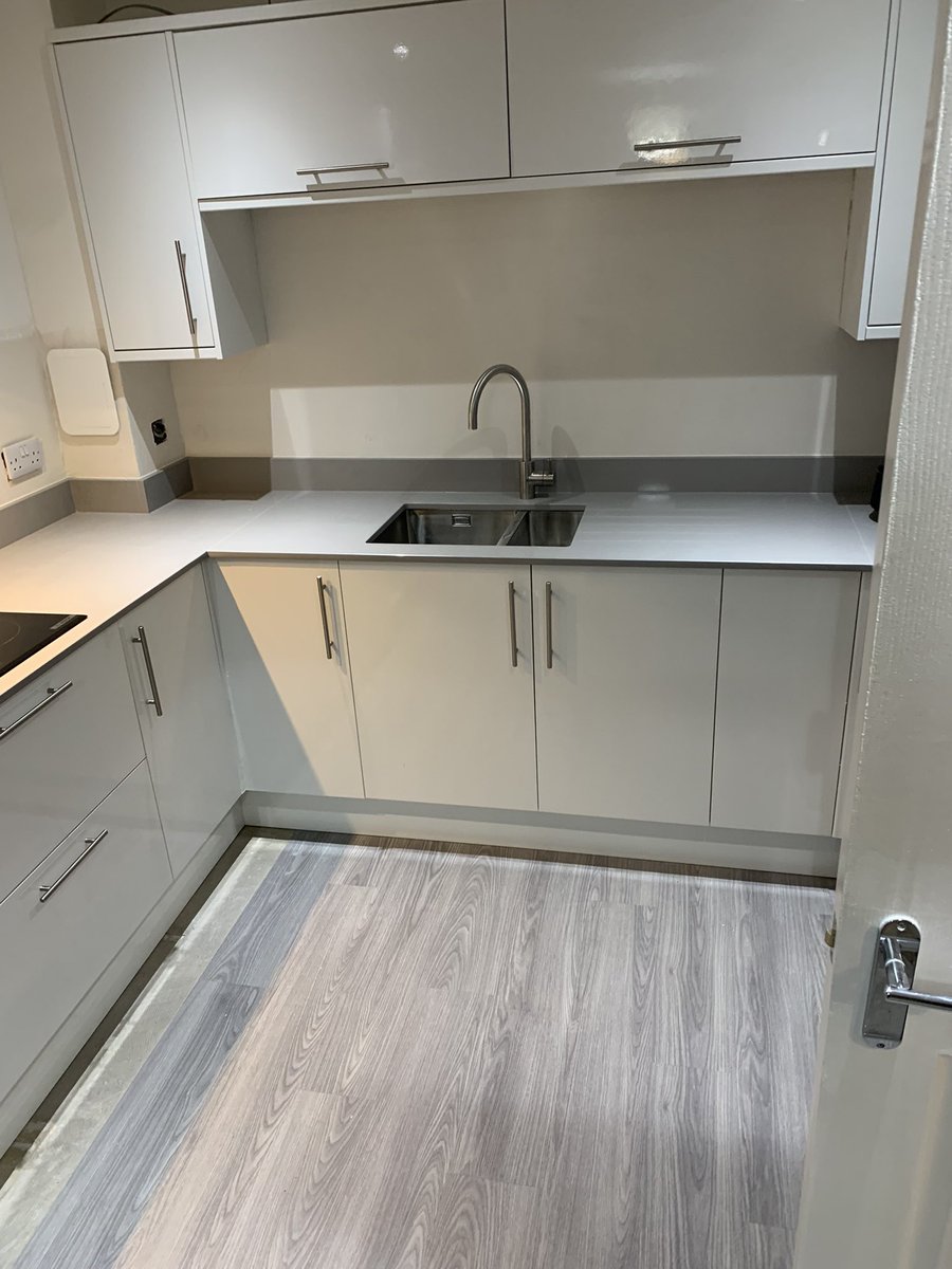 PaulPmstanley's tweet image. Recently completed small kitchen layout alteration, new extractor, oven, hob, sink &amp;amp; worktops. Walls to be tidied up &amp;amp; floor to be completed by customer #kitchen #kitcheninstall #funwithunits
