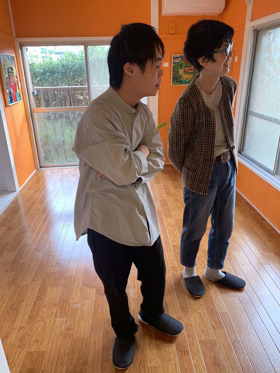 gallery_orange8's tweet photo. 今日のお客様は成城の #ヘンゼルアンドグレーテル ショップの方。もう17年来のお付き合いで小さい頃からお店に行く度「かずくんの将来が楽しみ」と言い続けて下さいました🥹子どもは人に支えられて育ち、親はその支えに励まされて子を育てていくのですね。#ギャラリーオレンジ八幡山 #誕プレはirojiten https://t.co/O45h6KKitv