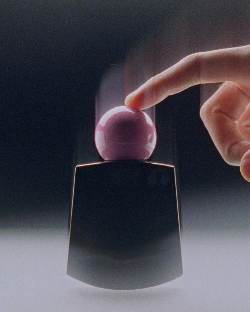 velvetmagazine's tweet image. Pleasing perfuma la temporada invernal con sus tres fragancias y colección &quot;Holliday&quot; #Pleasing #Fragances #Velveteau