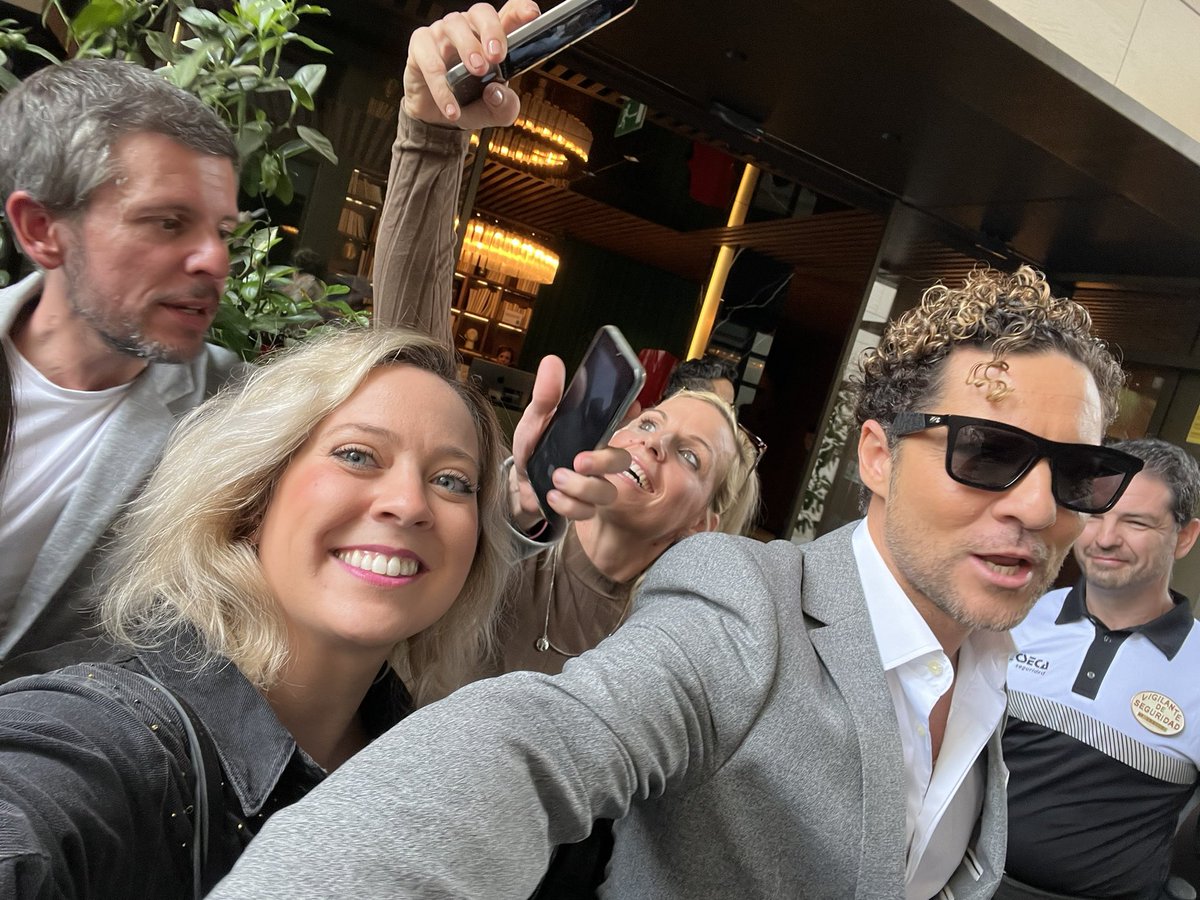 macalmagro's tweet photo. Mis fotos favoritas para los próximos años 😍😍😍😍😍😍 un sueño cumplido 🥹🥹 @davidbisbal https://t.co/iKPgqc5dfL