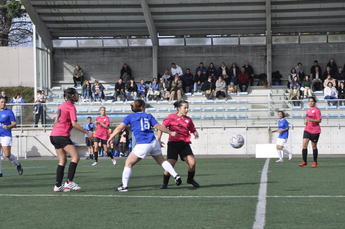 Bisbarraenxogo's tweet photo. O @EscolaCabrejo e o #CormeCF empataron 0-0 na novena xornada do grupo dous da 𝗧𝗲𝗿𝗰𝗲𝗶𝗿𝗮 𝗗𝗶𝘃𝗶𝘀𝗶𝗼́𝗻 𝗚𝗮𝗹𝗲𝗴𝗮 𝗙𝗲𝗺𝗶𝗻𝗶𝗻𝗮 disputada no Hermanas Patiño.
#camariñas #corme #acosta #galicia #futbol #futbolfeminino #terceirafeminina #deportegalego https://t.co/0z5J3tzpV1