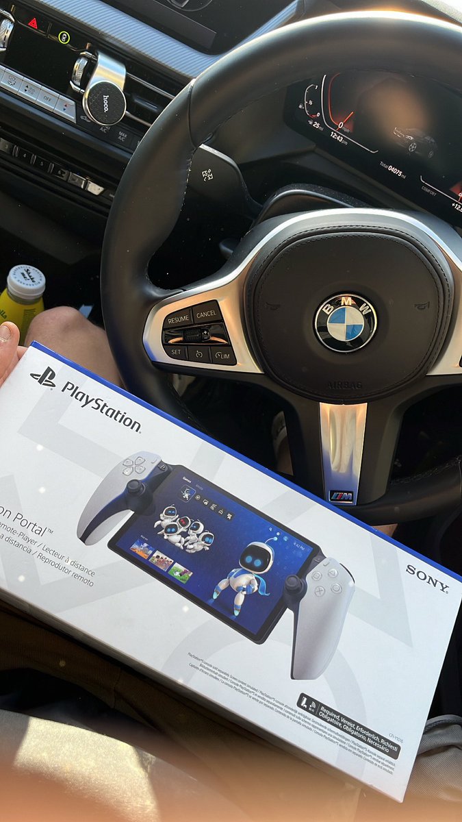 onlinesweatgame's tweet photo. Finally have the new @playstation Portal 🙏🏽 https://t.co/JKpQsUufWx
