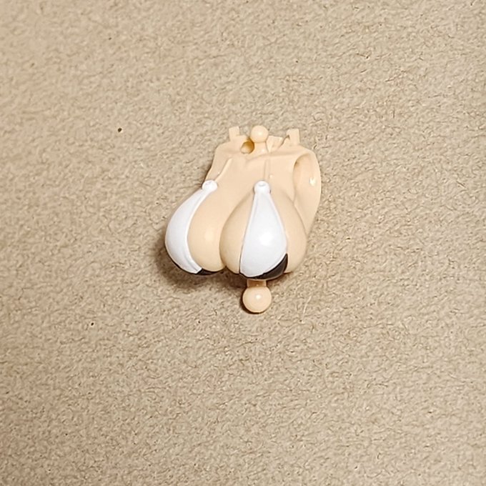 えっっっっっっっt👀
これブラ紐塗装するやつかー😐️
緑部分もか🤔
昔バルバトスの目塗った時に買ったマーカーあるけど…まだ出るかな😅 