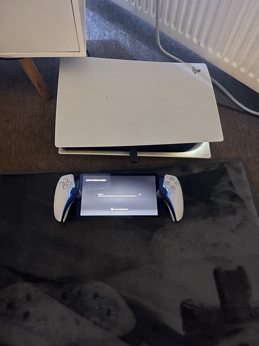 onlinesweatgame's tweet photo. The new PlayStation Portal is horrendous @PlayStation must be trying to destroy handheld gaming because the entire concept is flawed. You can’t even access YouTube? We’re in 2023 😂😂😂😂😂😂😂😂 https://t.co/Laf1ntPUtp