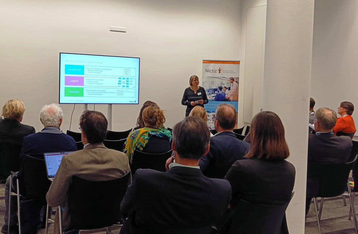 Vandaag staan we op Mobile Healthcare congres 2023 met 4 sessies.

Onze middagsessies zijn:
13:45 – 14:15u Meervoudig gebruik in zijn breedste vorm
14:30 – 15:00u Beschikbaarheid van gezondheidsgegevens binnen Europa

Kom je ook langs? Je vindt onze boardroom op Floor 3 | Port 8.