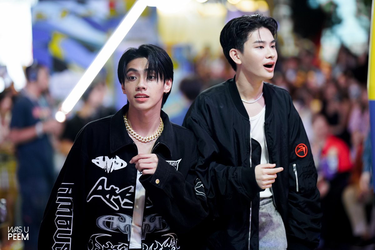 น้องภีมพี่ไทยแจกความสดใส😆

#SiamCenterxXEVAx789  
#BUSbecauseofyouishine
#THAIchayanon
#PEEMWASU