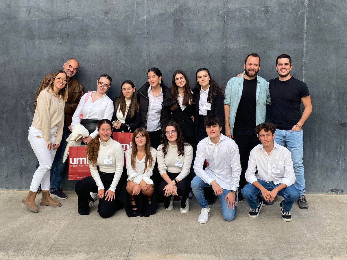 El nostre centre ha participat amb dos equips en el II Torneig de Debat Preuniversitari de la Càtedra de Pensament Crític Divina Seguros a la UMH. Enhorabona a l'equip 1 que guanyà el torneig i felicitem l'equip 2 que arribà a semifinals. Gran treball d'alumnes i professors. 🏆