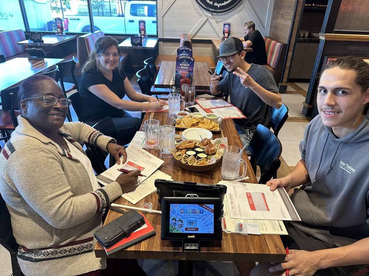 Spending time with our new TM’s and snacking on some Apps! 😋 So excited to see how they #ChilisGrow with us! 🤩 #TrainingMatters #VirtualVibes #SenseOfBelonging