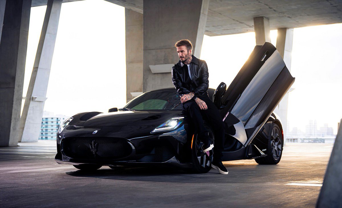😍 Una combinación 𝐢𝐧𝐟𝐚𝐥𝐢𝐛𝐥𝐞 🔝

👏 #DavidBeckham | <a href="/Maserati_HQ/">Maserati</a>