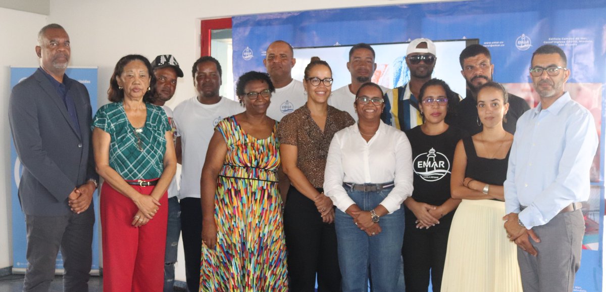 FAOCaboVerde's tweet photo. #CaboVerdeOceanWeek 🌊

BLUE FAIR: Training certificates financed by @FAO &amp; carried out by EMAR (School of Sea)🇨🇻

➡️ Handling Refrigeration Equipment
➡️ Small Business Management and Accounting Techniques

#CoastalFisheries Initiative 💪 the fishing🎣 communities

#CFIgef #SDG14 https://t.co/XAxxUaTWop