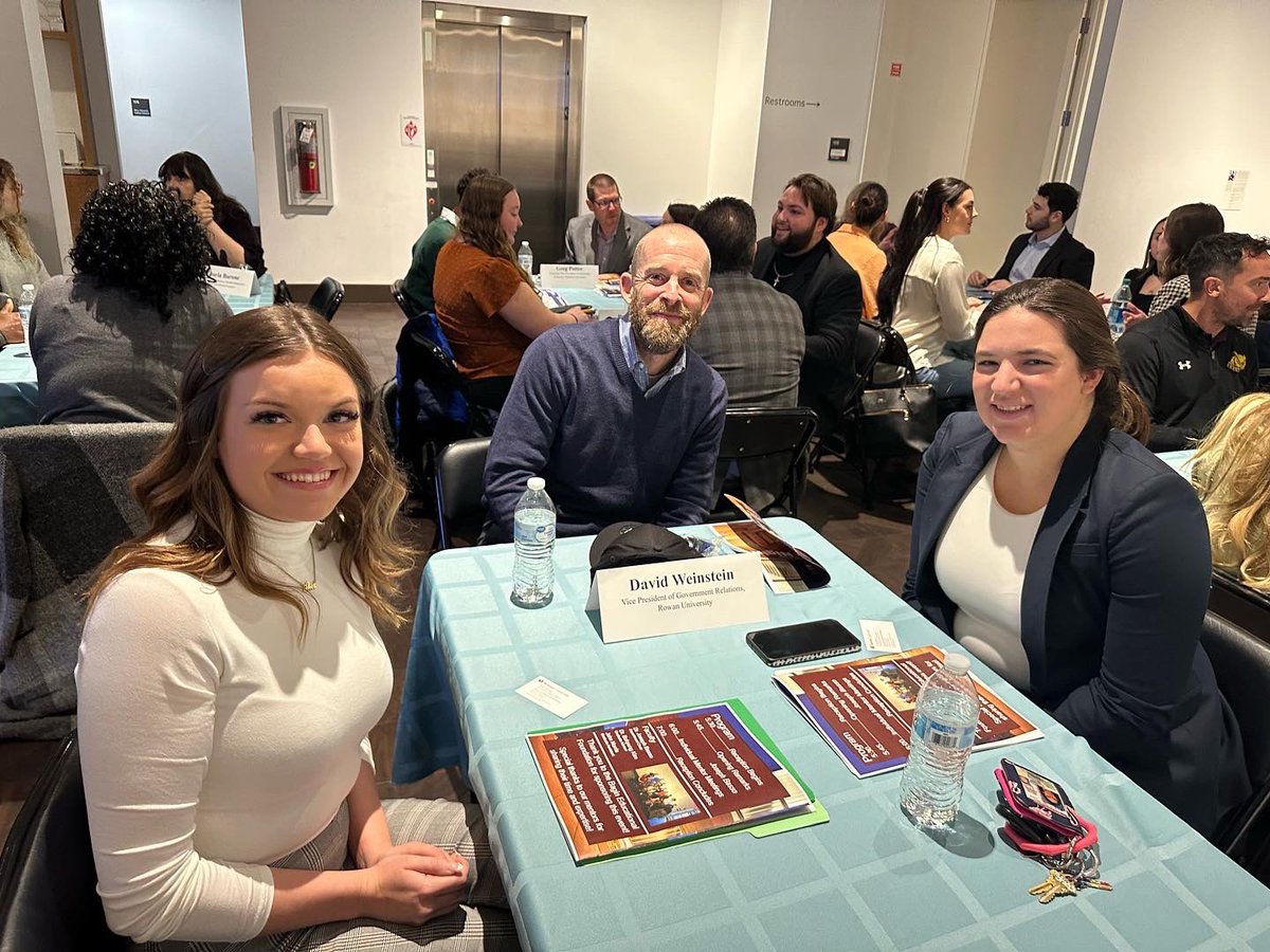 RowanPrad's tweet photo. Mentor Night!!!! 📝

Thank you to all of the mentors that came out to share their wisdom with our students 💛🤎

#rowanprad #advertising #publicrelations #advertisingagency #mentornight https://t.co/9QEp4xWjn7