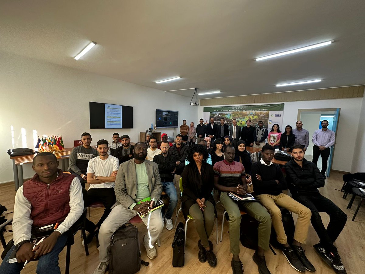GmesNorthAfrica's tweet image. November 14 to 16, 2023, hybrid mode in Rabat, Morocco.
@CRASTE_LF is providing training for experts from the @GmesNorthAfrica Consortium in #agronomy, #geomatics,  &amp;amp; #resource_management.
Emphasis on leveraging Earth Observation with  AI in digital agriculture.
