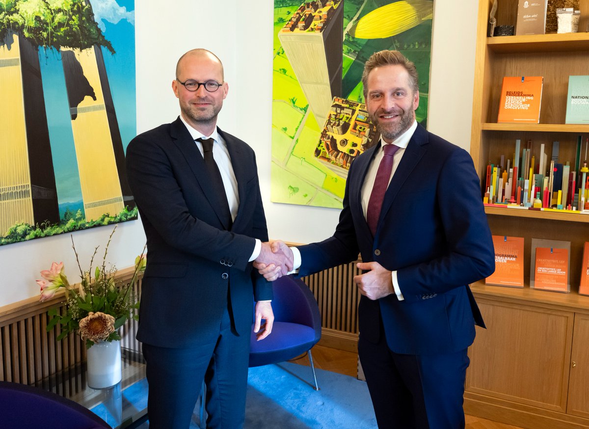 Van harte Patrick van der Giessen met de benoeming tot burgemeester van <a href="/gemeentehia/">Hendrik-Ido-Ambacht</a>. Burgemeester zijn is een bijzonder en eervol ambt. Heel veel succes en plezier gewenst in je nieuwe functie.
