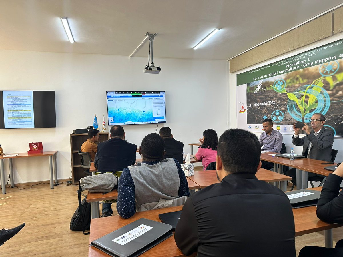 GmesNorthAfrica's tweet image. November 14 to 16, 2023, hybrid mode in Rabat, Morocco.
@CRASTE_LF is providing training for experts from the @GmesNorthAfrica Consortium in #agronomy, #geomatics,  &amp;amp; #resource_management.
Emphasis on leveraging Earth Observation with  AI in digital agriculture.