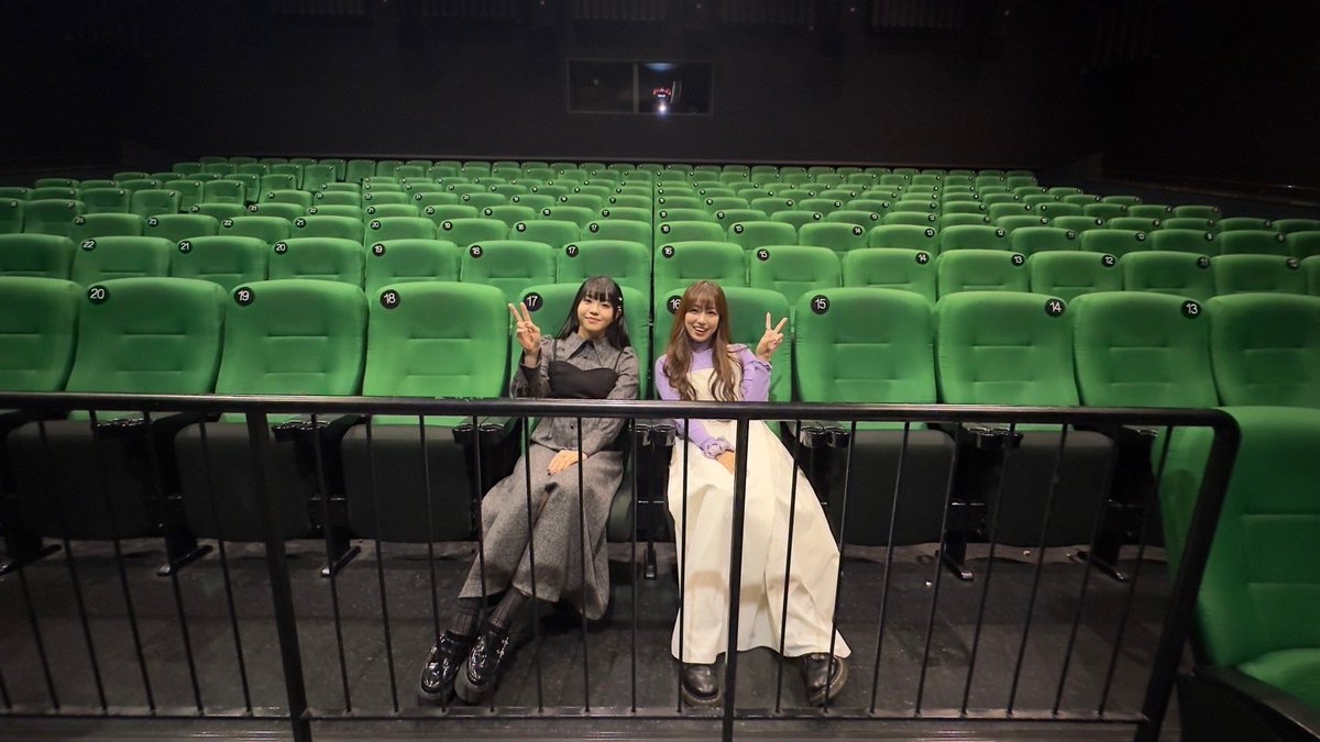 #劇場版スタァライト
舞台挨拶ありがとうございました！
なんと初めて見るよの方が多くて
私たちの舞台はこれからも続いていくんだな
と改めて実感しました。
大阪、ライブも舞台もやりたい！必ず！
また遊びに行かせてください❤️
#スタァライト