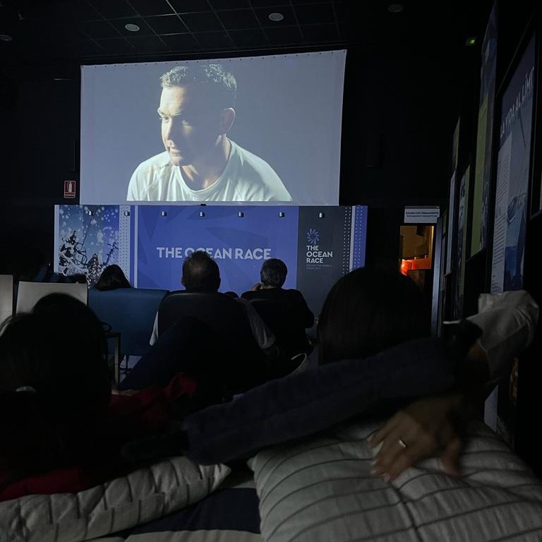 No te pierdas este viernes nuestro evento especial Black Friday! 🥳
La proyección del primer episodio del nuevo documental "Un Viaje de Descubrimiento: The Ocean Race", una producción original de WBD🎬 
Evento gratuíto hasta cubrir aforo de la sala. ¿Te lo vas perder? 💙