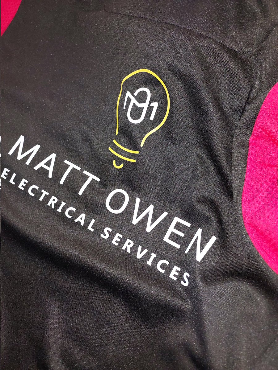 MacronWrexham's tweet photo. Friends and loyal club sponsors @MOwenElectrical and ISM Plumbing&amp;heating going that extra mile for @GUILS1957 @lenny96lfc some really great gear for the lads.
🤩⚽️🤩⚽️ https://t.co/YN8M9N2lXW