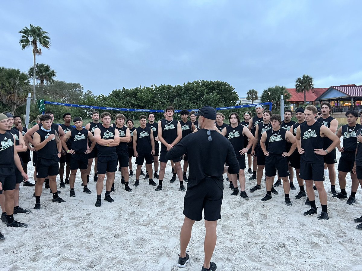 USFBaseball's tweet photo. Operation: Omaha
#HornsUp 🤘 #CarryTheBoat https://t.co/6GRpLZFG3V