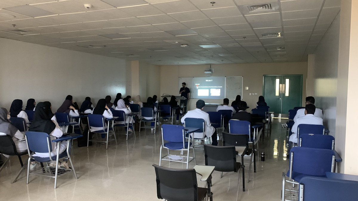 في اخر ايام ورشة عمل 
" طريقي للتخصص في طب الأسنان " 

اكمل نادي ثنايا الثقافي يومه الرابع والاخير مع الدكتور محمد القحطاني حيث قدم محاضرة عن تجربته في الدراسات العليا والطريق الى الاختصاص

جزيل الشكر للدكتور محمد على وقته وجهده