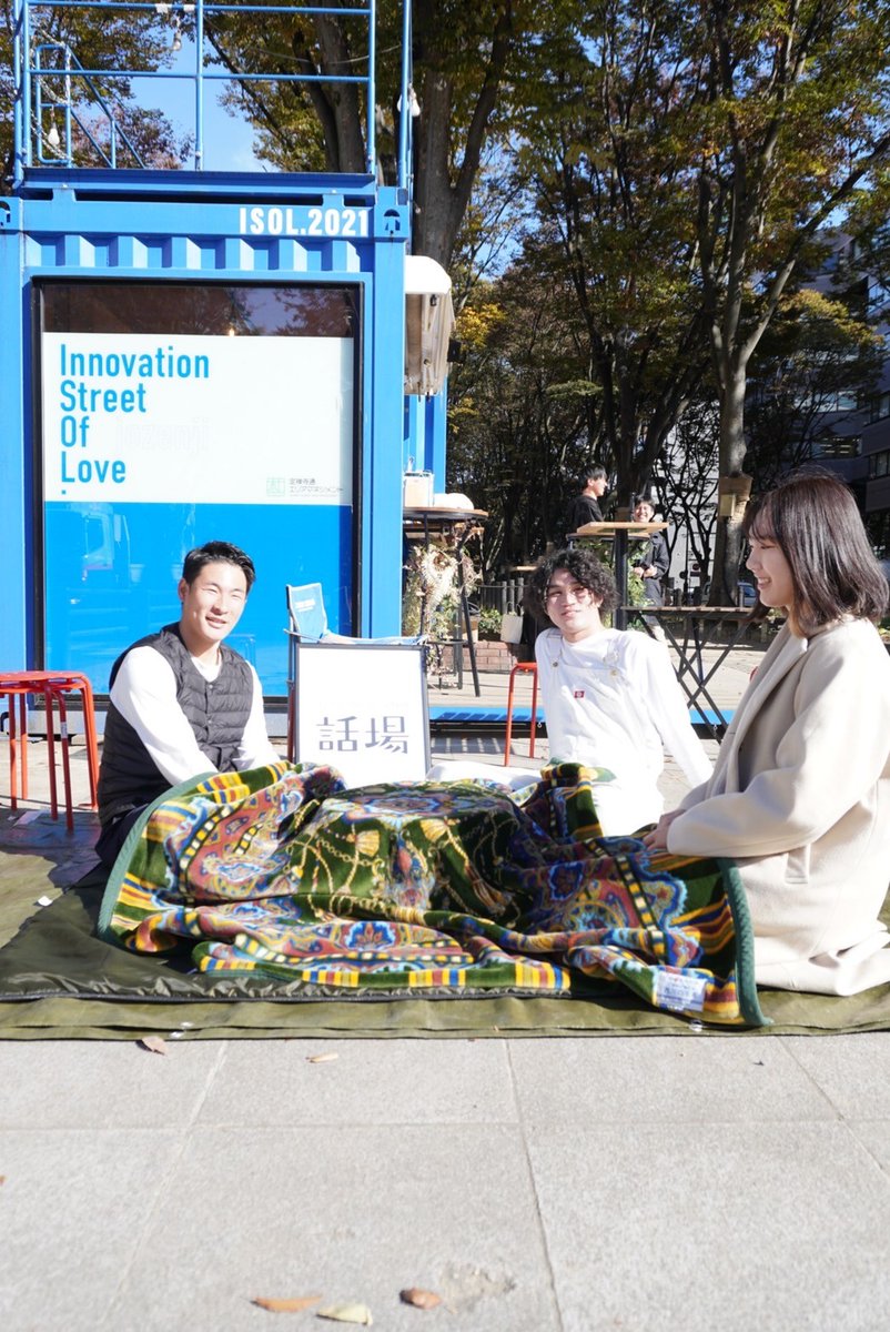 yuuuuga_0508's tweet photo. 一年前は大学の中庭でピクニックしてて変人扱いされてました。
一年経って、仙台の真ん中で人の集まる場を作れて、成長を感じてます！
#限界大学生 #話場 https://t.co/fy4wLPuAC9