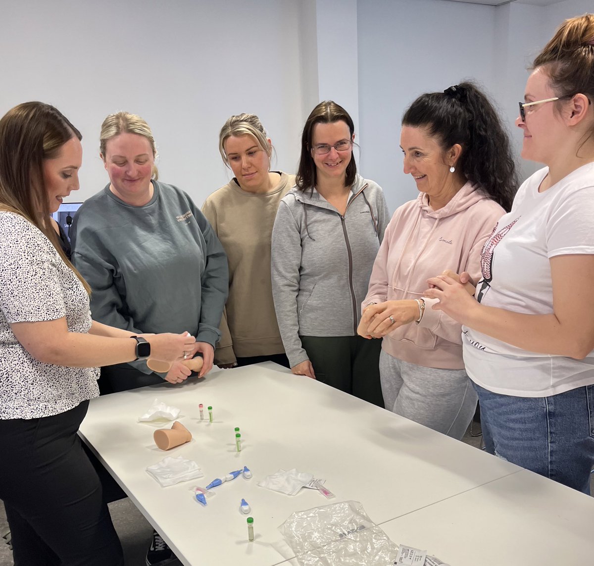 ashmacafu's tweet image. #AdvancingPractice2023
I am an Advanced Neonatal Nurse Practitioner in NICU RHC, today I had the pleasure of doing some teaching the nursery nurses and HCA.