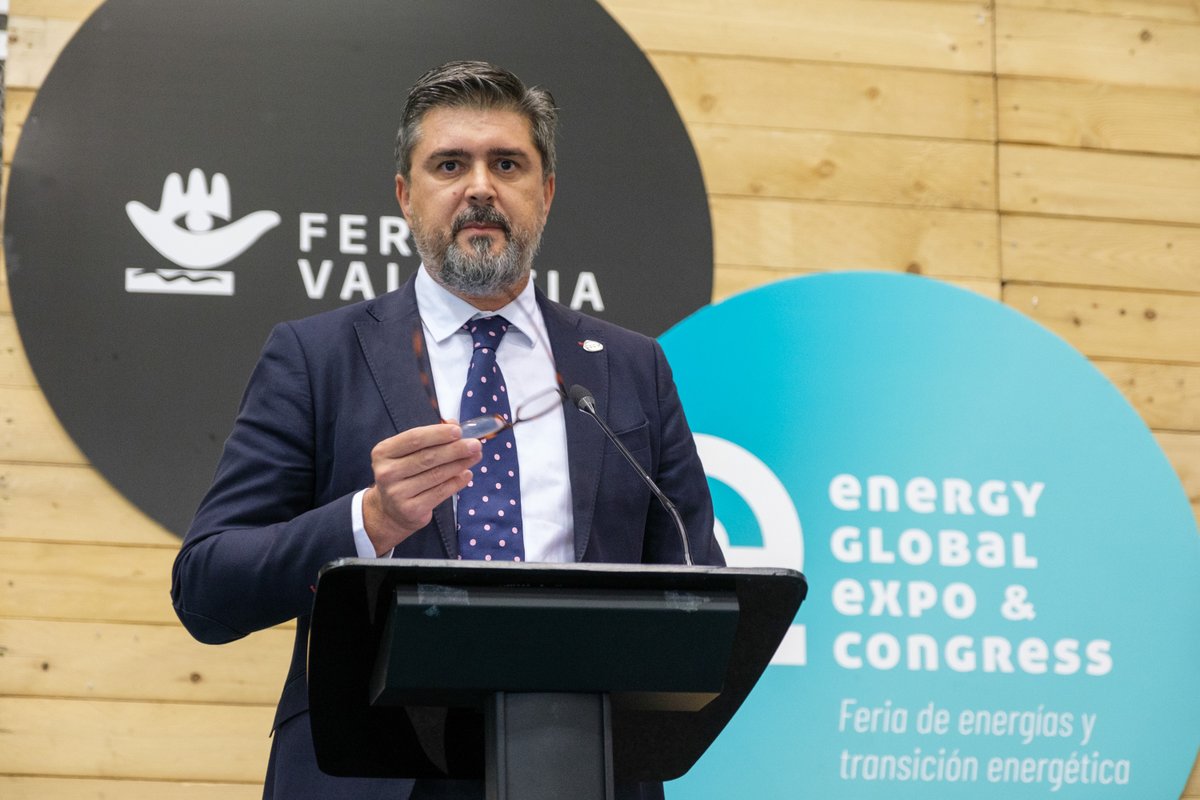grupoenercoop's tweet photo. @EnergiaComVal premió anoche a @grupoenercoop como "Mejor iniciativa de democratización en materia energética" por #COMPTEM. Recogió el premio @jmasbelso durante la celebración del certamen Energy Global Expo & Congress en @Feria_Valencia. ¡Gracias! https://t.co/7BOYdC1UyM