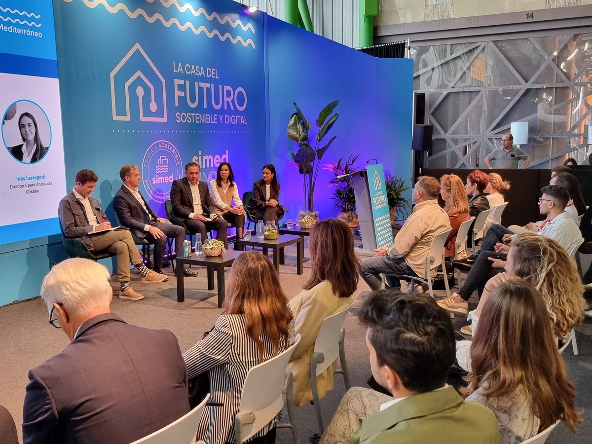 SimedMalaga's tweet photo. ➡️ Muy interesante la mesa redonda sobre "Economía Circular y Sostenibilidad en la Edificación" que han podido disfrutar los visitantes de #SimedMLG en el espacio "La Casa del Futuro: Sostenible y Digital".

🗣 Con @GBCEs, @exxacon, @SaintGobainES, Technal y Clickalia. https://t.co/TZbfNvqHjP
