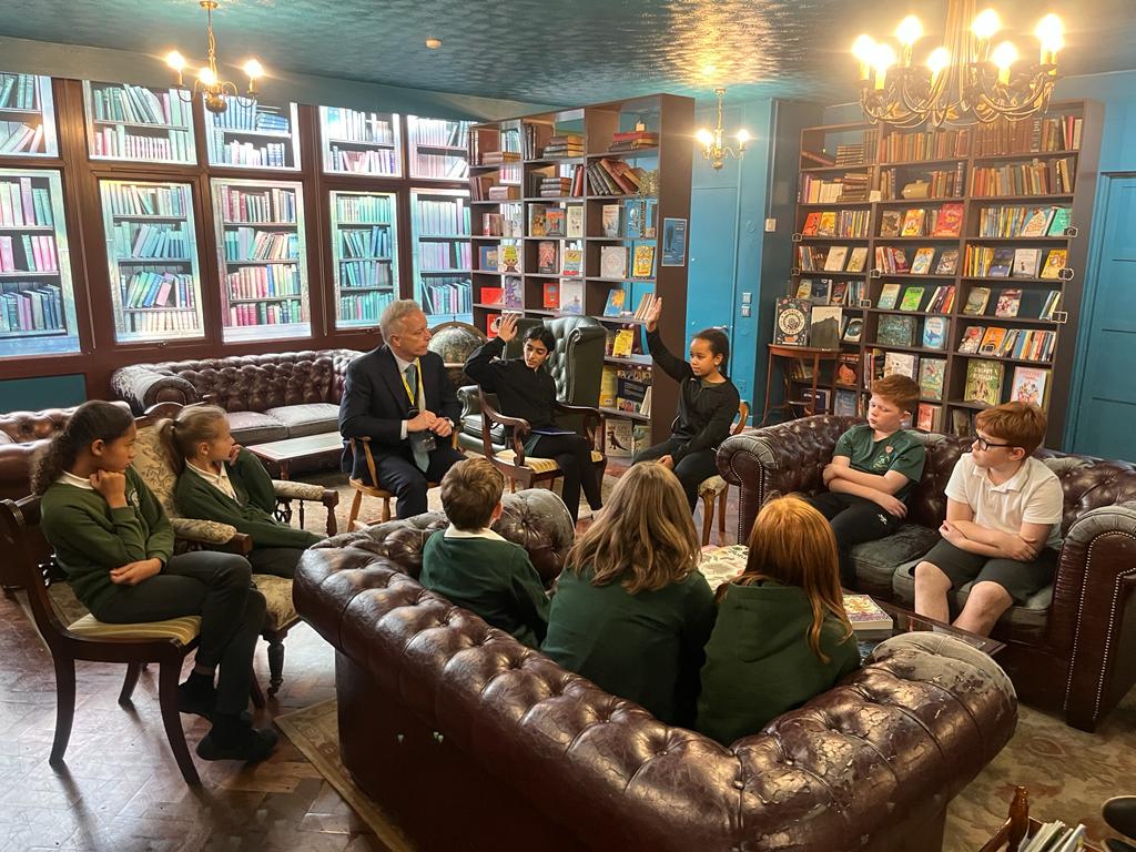 RobBAylesbury's tweet photo. Enjoyed meeting the "Primary Minister" &amp; other members of the Pupil Parliament at Broughton Junior School this morning. We talked about the role of MPs @HouseofCommons, single-use plastics, the cost-of-living, school hours &amp; had a vote on the 11-Plus. Great to see such interest! https://t.co/NIxojs4975