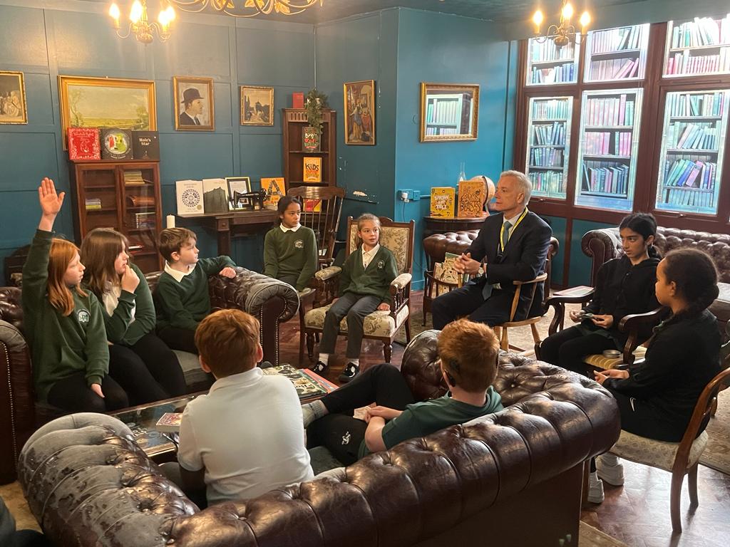 Enjoyed meeting the "Primary Minister" &amp; other members of the Pupil Parliament at Broughton Junior School this morning. We talked about the role of MPs <a href="/HouseofCommons/">UK House of Commons</a>, single-use plastics, the cost-of-living, school hours &amp; had a vote on the 11-Plus. Great to see such interest!
